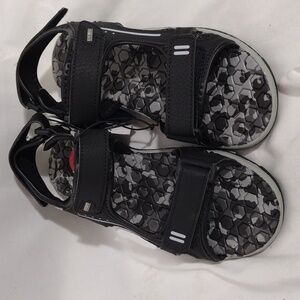 NWT Khombu Black and Gray Brady Boys Sandals Size 2M